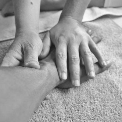 Nakke-, skulder-, arm- og håndmassage